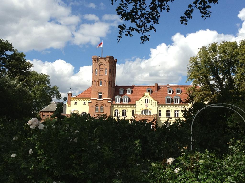 Schloss Lelkendorf - Fewo Parkblick Экстерьер фото